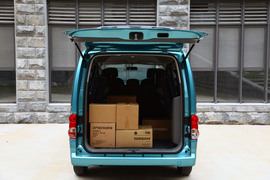 2010款日产NV200试驾