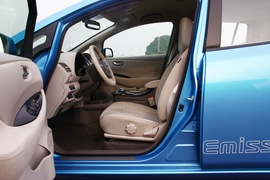 2010款日产Leaf聆风海外试驾实拍