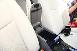 2010款日产Leaf聆风海外试驾实拍