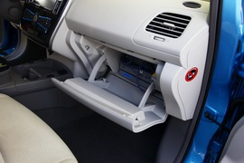 2010款日产Leaf聆风海外试驾实拍