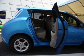2010款日产Leaf聆风海外试驾实拍