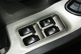 2015款华泰经典圣达菲2.0L汽油手动两驱标准型