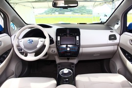2010款日产Leaf聆风海外试驾实拍