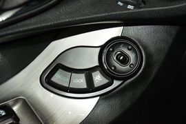 2015款华泰经典圣达菲2.0L汽油手动两驱标准型