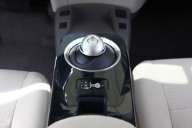 2010款日产Leaf聆风海外试驾实拍