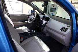 2010款日产Leaf聆风海外试驾实拍