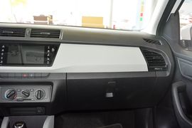 2016款斯柯达晶锐1.4L自动车享版