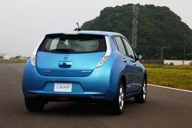 2010款日产Leaf聆风海外试驾实拍