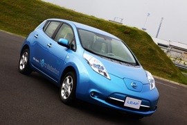 2010款日产Leaf聆风海外试驾实拍
