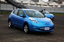 2010款日产Leaf聆风海外试驾实拍