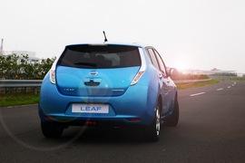2010款日产Leaf聆风海外试驾实拍