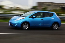 2010款日产Leaf聆风海外试驾实拍