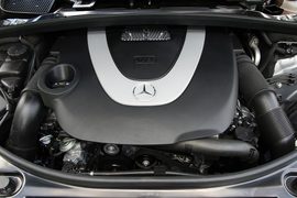 2011款奔驰R500海外试驾实拍