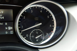 2011款奔驰R500海外试驾实拍