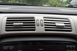 2011款奔驰R500海外试驾实拍