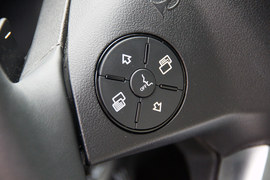 2011款奔驰R500海外试驾实拍