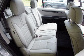 2011款奔驰R500海外试驾实拍