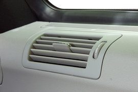 2011款奔驰R500海外试驾实拍