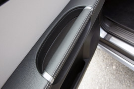 2011款奔驰R500海外试驾实拍