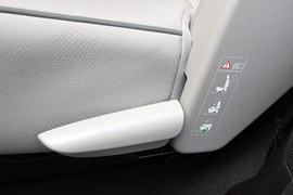 2011款奔驰R500海外试驾实拍
