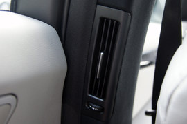 2011款奔驰R500海外试驾实拍