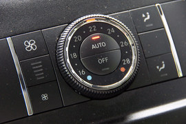 2011款奔驰R500海外试驾实拍