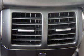 2011款奔驰R500海外试驾实拍