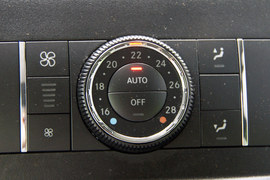 2011款奔驰R500海外试驾实拍