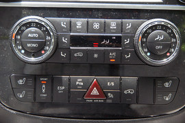 2011款奔驰R500海外试驾实拍