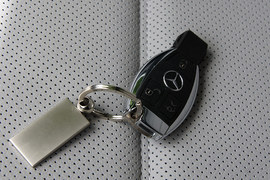 2011款奔驰R500海外试驾实拍