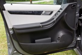 2011款奔驰R500海外试驾实拍
