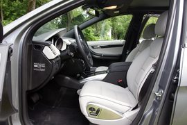 2011款奔驰R500海外试驾实拍
