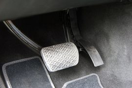 2011款奔驰R500海外试驾实拍