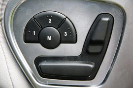 2011款奔驰R500海外试驾实拍