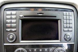 2011款奔驰R500海外试驾实拍