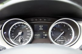 2011款奔驰R500海外试驾实拍