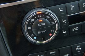 2011款奔驰R500海外试驾实拍