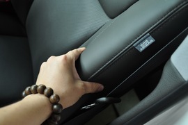 2010款一汽丰田皇冠2.5L