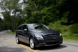 2011款奔驰R500海外试驾实拍
