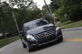 2011款奔驰R500海外试驾实拍