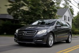2011款奔驰R500海外试驾实拍