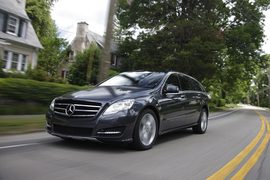 2011款奔驰R500海外试驾实拍
