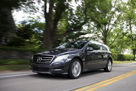 2011款奔驰R500海外试驾实拍