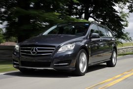 2011款奔驰R500海外试驾实拍