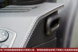 2011款奔驰R500海外试驾实拍