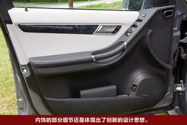 2011款奔驰R500海外试驾实拍