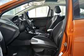 2015款福特福克斯两厢1.6L手动风尚型
