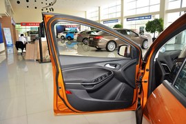 2015款福特福克斯两厢1.6L手动风尚型