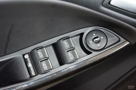 2015款福特福克斯两厢1.6L手动风尚型