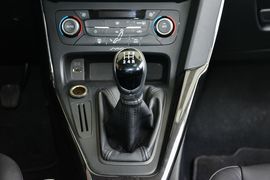2015款福特福克斯两厢1.6L手动风尚型